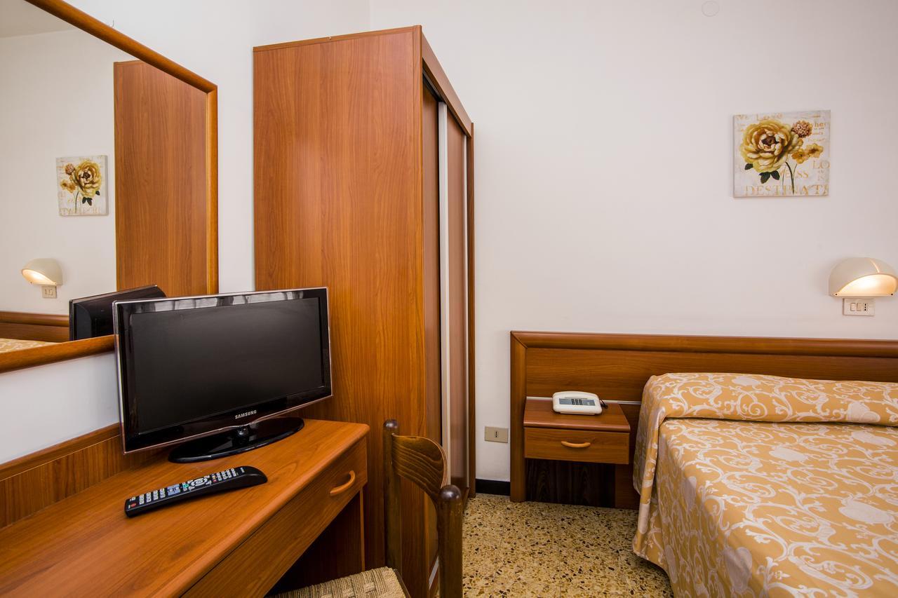 ספוטורנו B&B Hotel Costa Azzurra מראה חיצוני תמונה